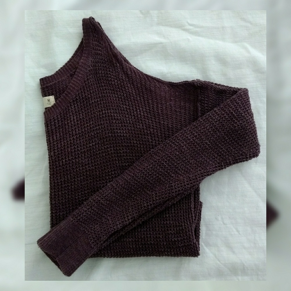 Hollister size medium sweater